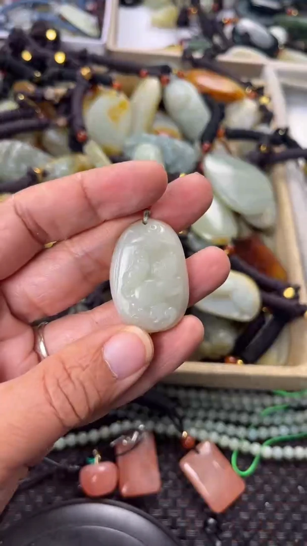 【闪购商品】和田玉颈饰未镶嵌多样性发货没有证书拍一发一有瑕