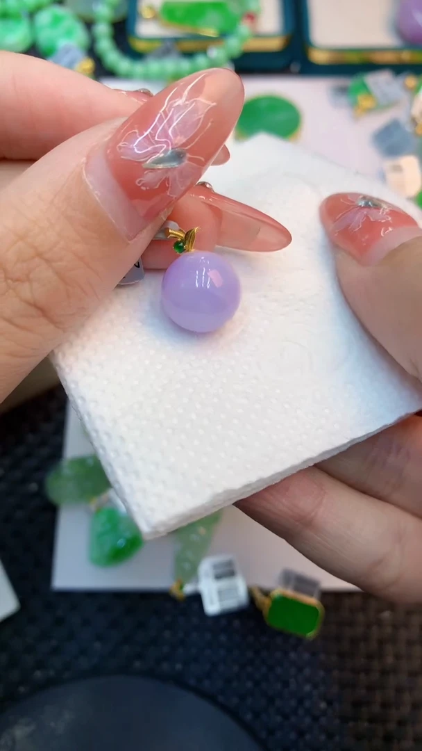 颈饰18K金镶嵌翡翠1