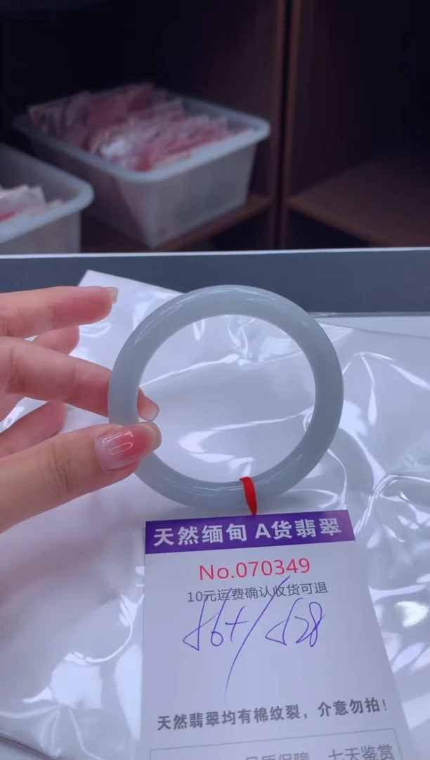 翡翠手镯未镶嵌有纹，完美者勿拍