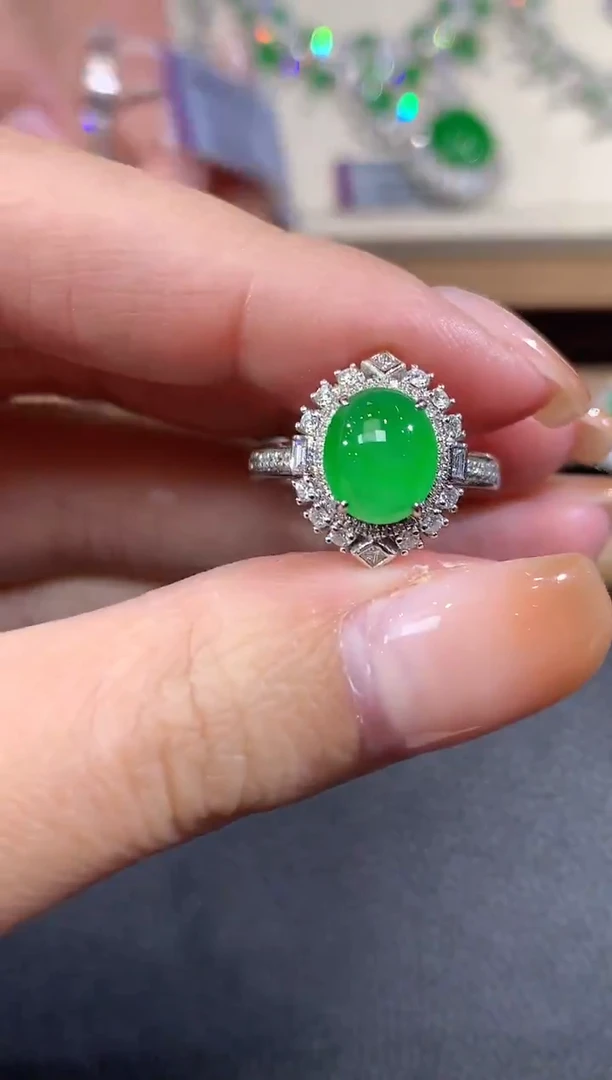 18K金镶嵌戒指翡翠C100