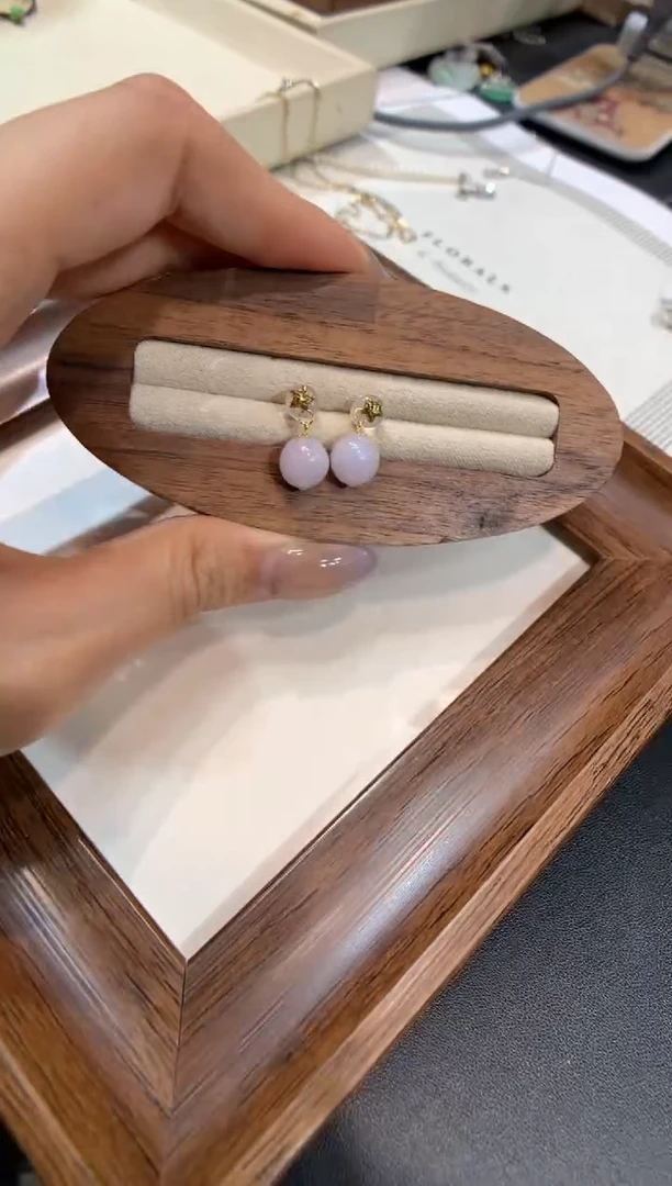18K金镶嵌翡翠耳饰耳钉