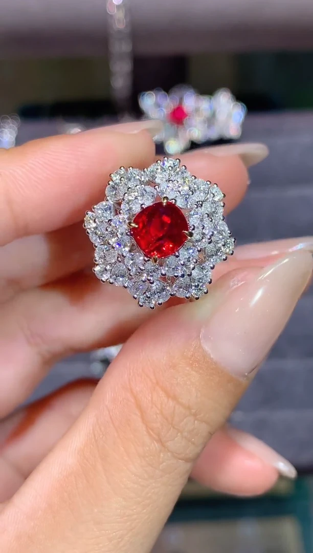 红宝石戒指18K金镶嵌2.0CT