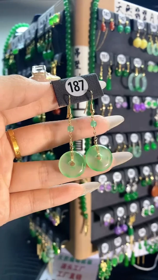 【闪购商品】翡翠颈饰银S925镶嵌187...