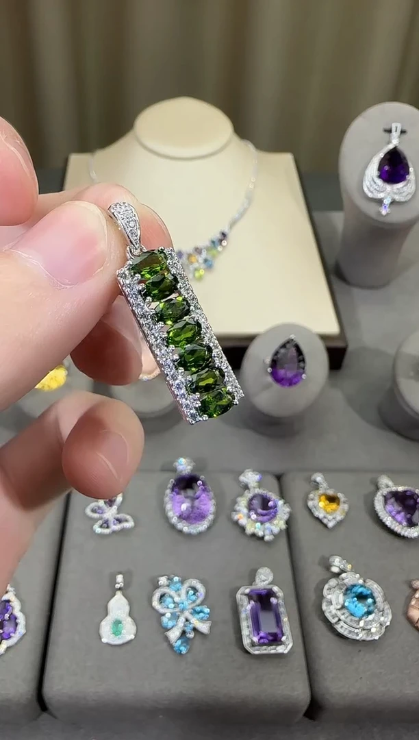 银S925镶嵌透辉石吊坠6mm吊坠设计款