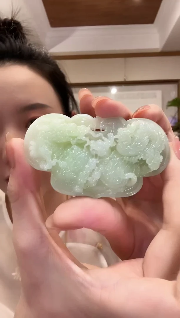 翡翠未镶嵌颈饰国风