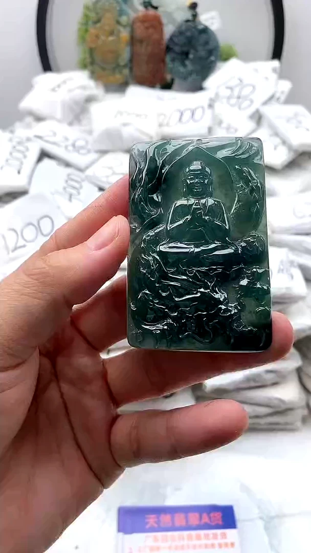 【闪购商品】翡翠颈饰未镶嵌大日如来