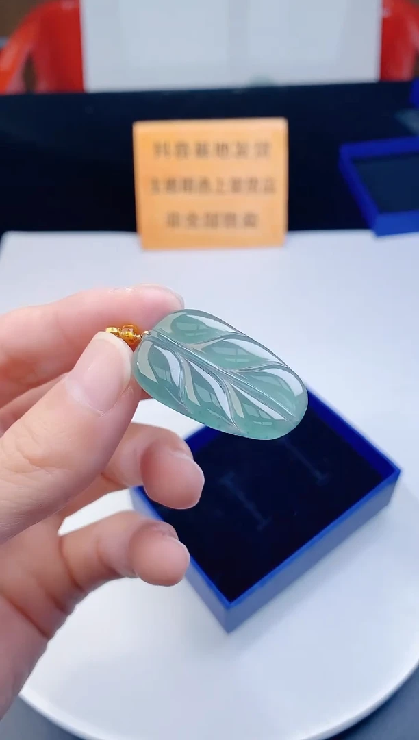 颈饰未镶嵌翡翠·