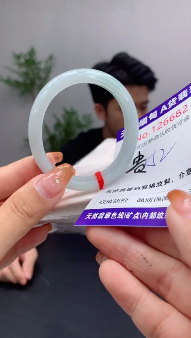 未镶嵌手镯（贵妃镯）翡翠有纹，完美者勿拍