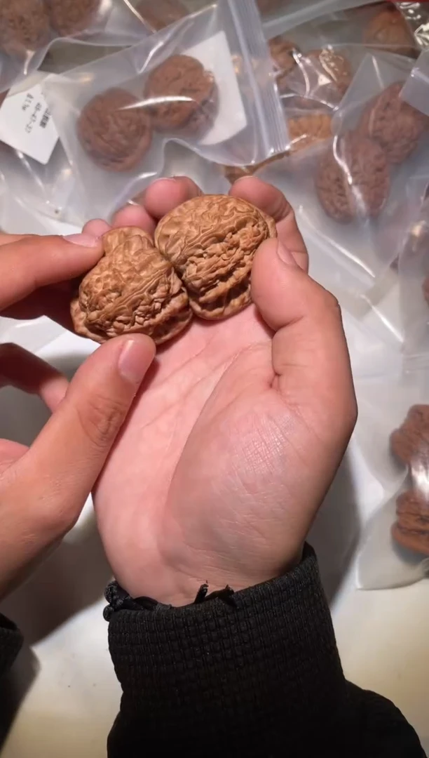 把件文玩核桃梦*文玩核桃三角白