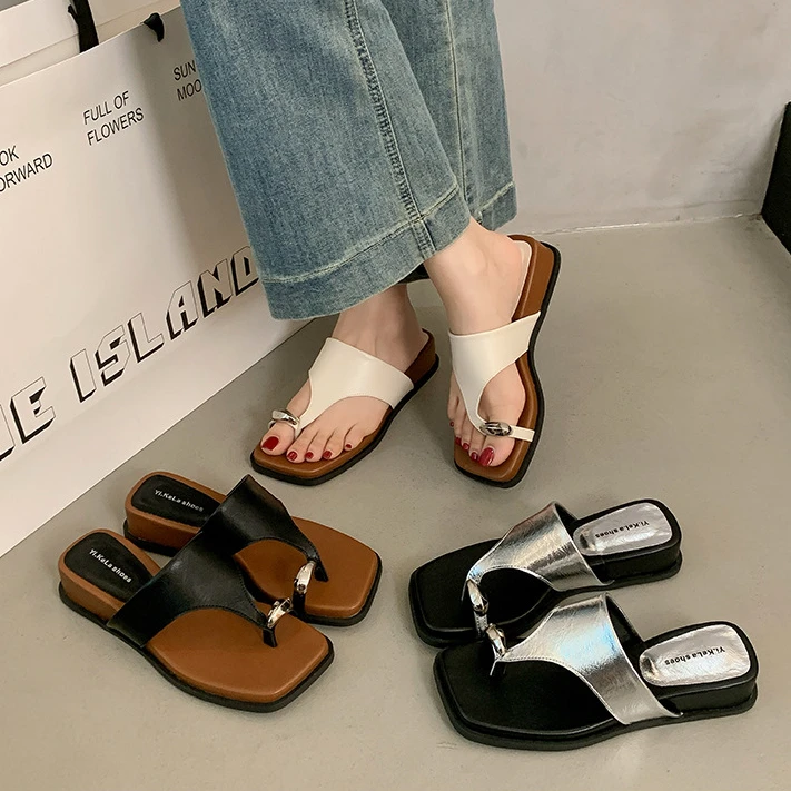 2025新款网红人字拖夹脚拖鞋女夏季外穿海边银色凉鞋沙滩鞋