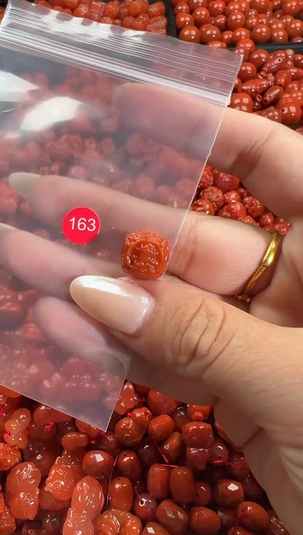 颈饰未镶嵌南红玛瑙1