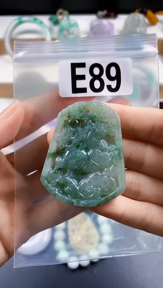 颈饰未镶嵌翡翠天然翡翠吊坠挂饰