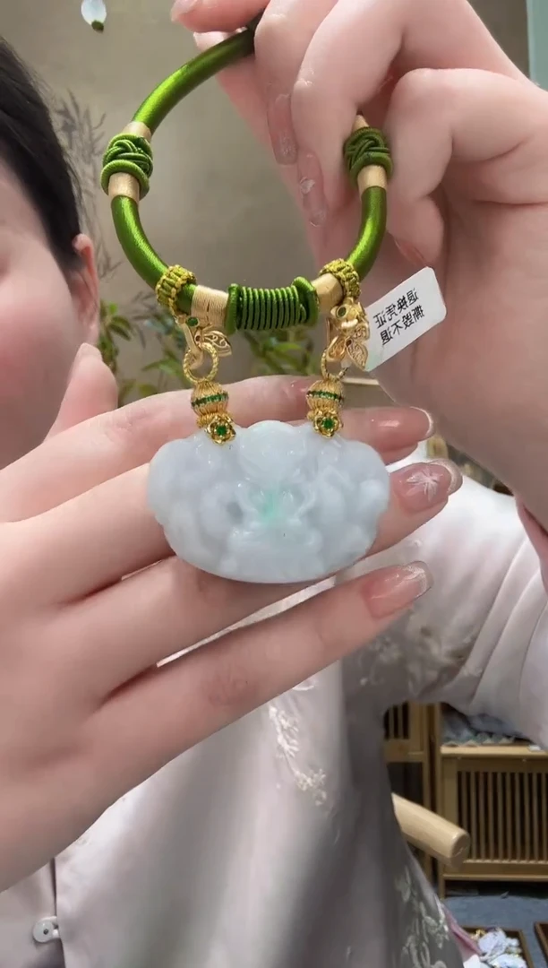 【闪购商品】翡翠颈饰未镶嵌吊坠