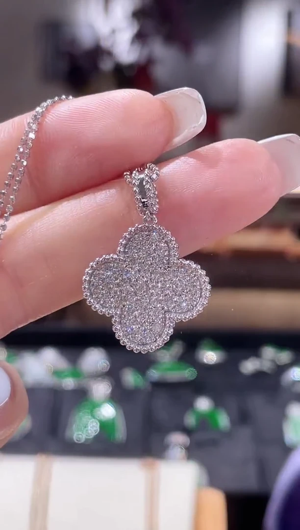 【闪购商品】实验室培育钻石吊坠18K金镶嵌吊坠