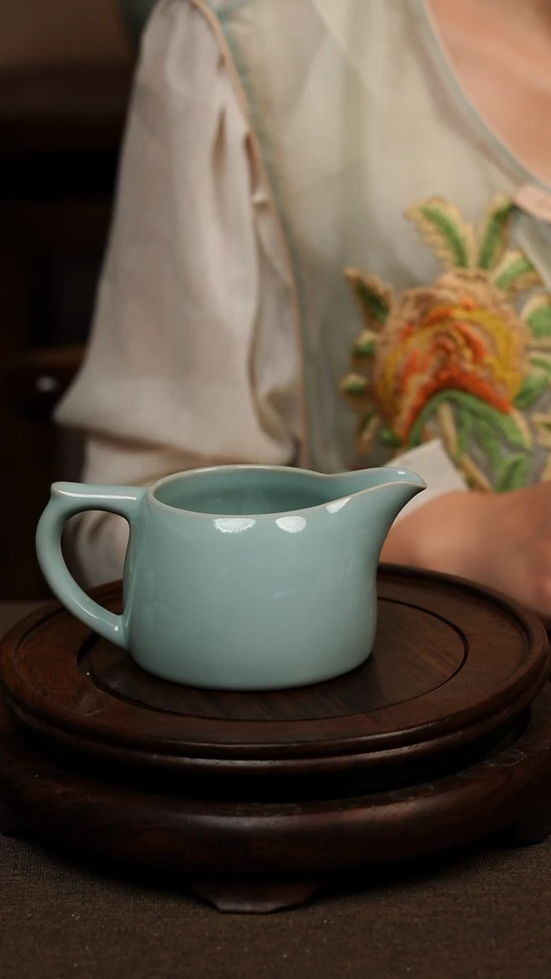 瓷片天青色井栏公道180ml 微瑕 不带礼盒