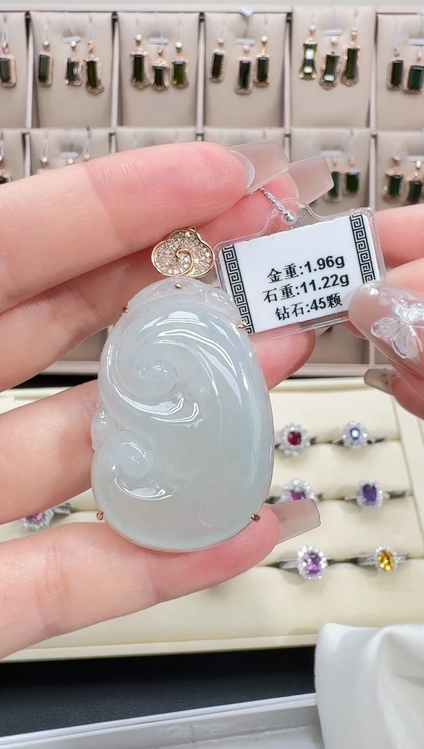 颈饰18K金镶嵌翡翠11.22