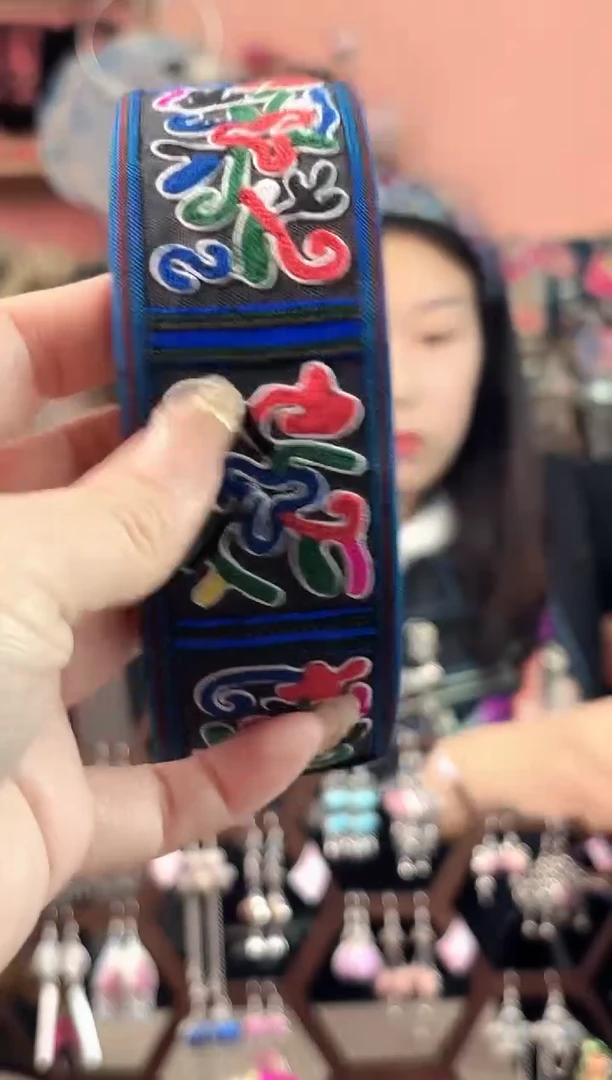 艺枝独绣手工饰品   355