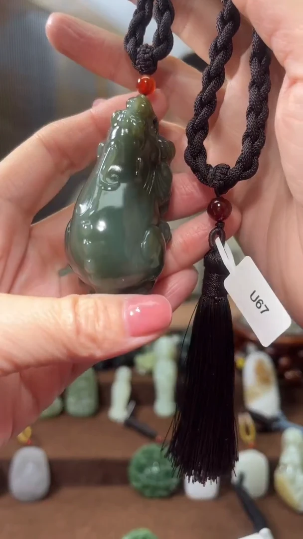 颈饰未镶嵌和田玉·