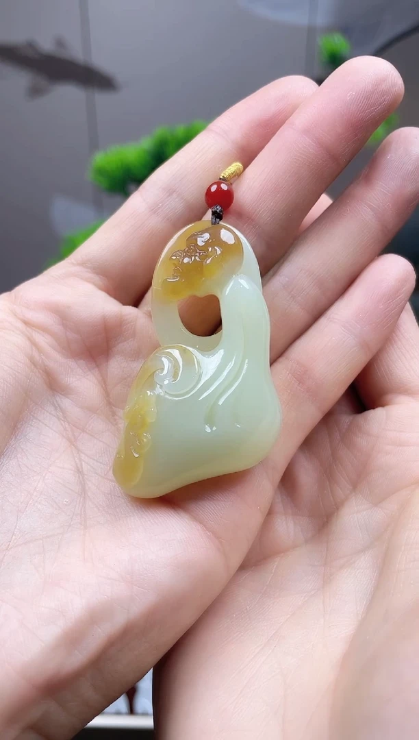 和田玉未镶嵌颈饰吊坠