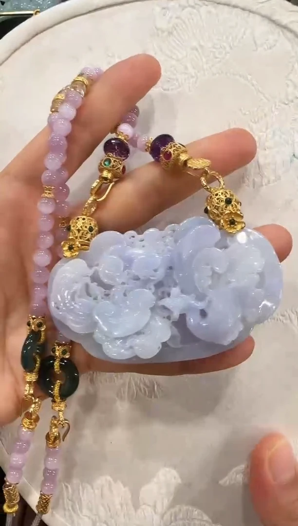 翡翠未镶嵌颈饰国风