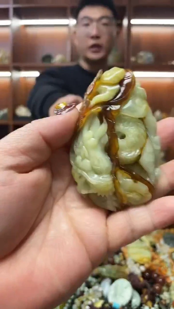 未镶嵌蛇纹石玉吊坠