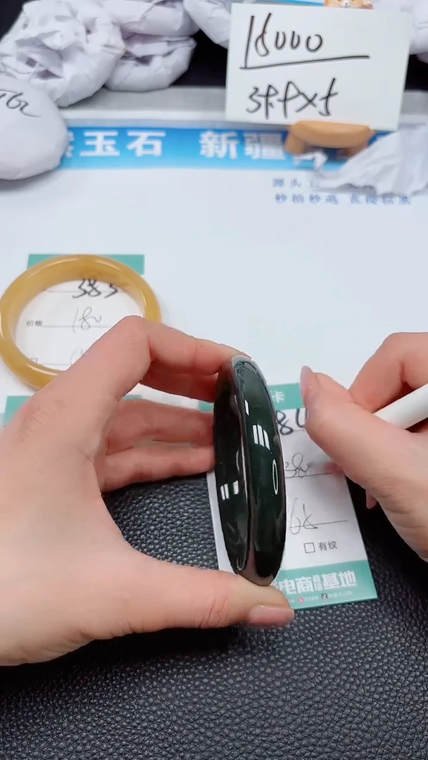 【闪购商品】和田玉手镯未镶嵌384