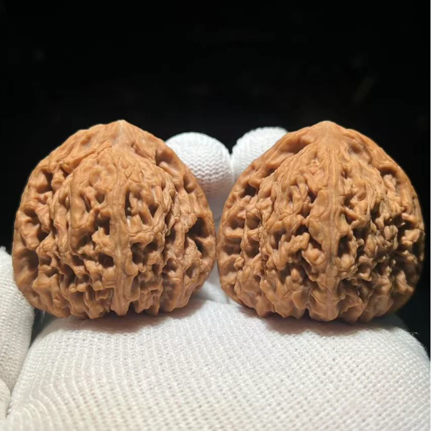 编号G342文玩核桃涿鹿三角南疆石边43肚41高41