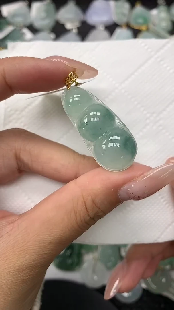 颈饰18K金镶嵌翡翠1111111111