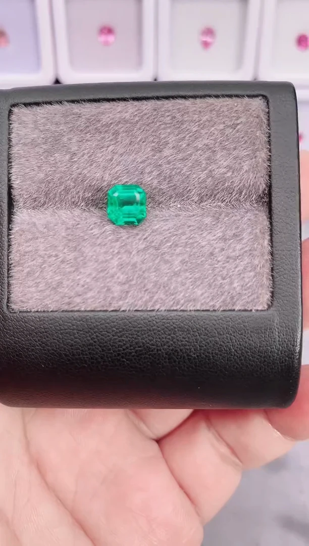 未镶嵌裸石祖母绿约1.79