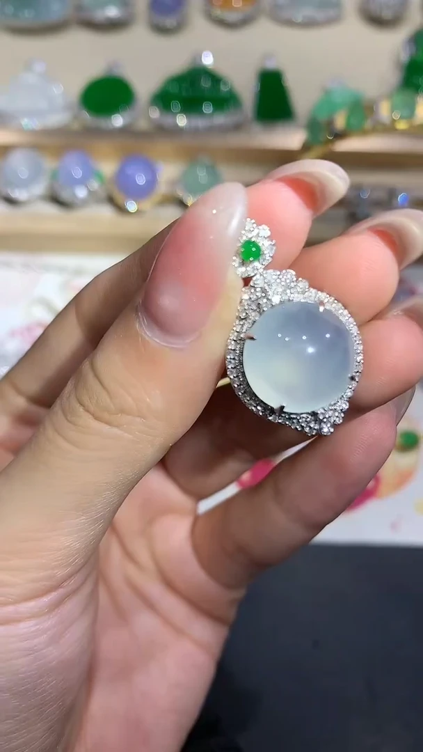 【闪购商品】翡翠吊坠(不含链)18K金镶嵌10团购