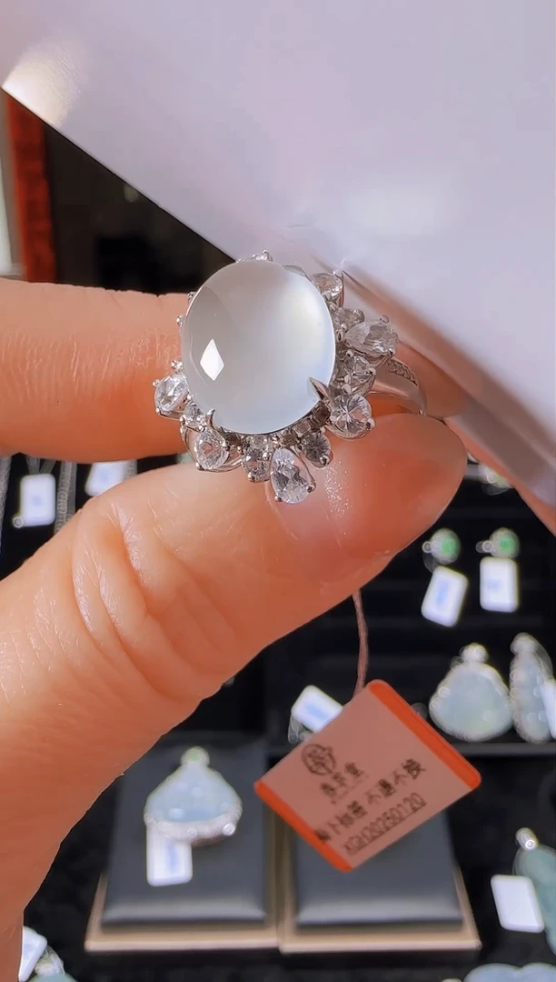【闪购商品】翡翠戒指18K金镶嵌高冰蛋面