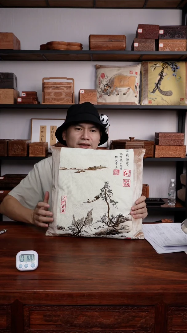 轮*BZ127B2S1M82花溪渔隐抱枕