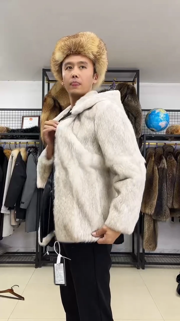 米色连帽真皮真毛