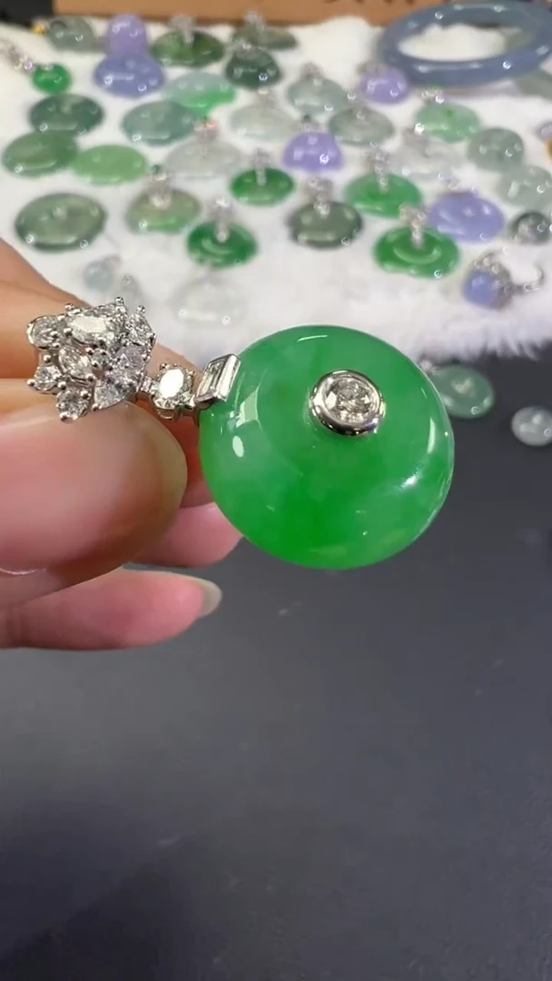 吊坠(不含链)18K金镶嵌翡翠刘*萱A690|58000