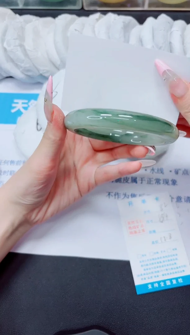 石英质玉手镯未镶嵌82/58.4