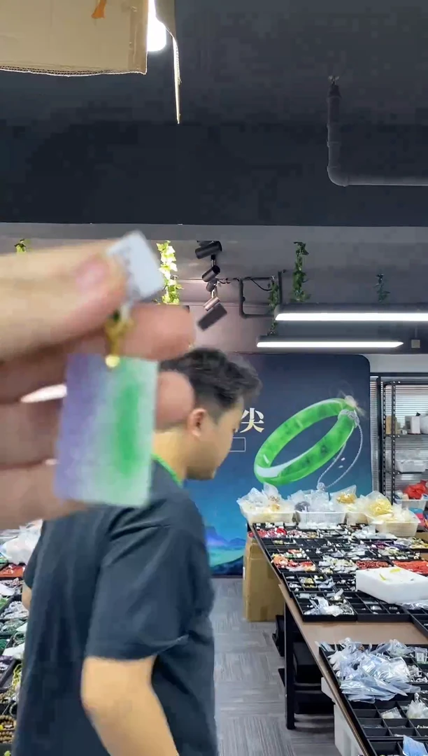 颈饰未镶嵌翡翠多样性发其一颜色微差