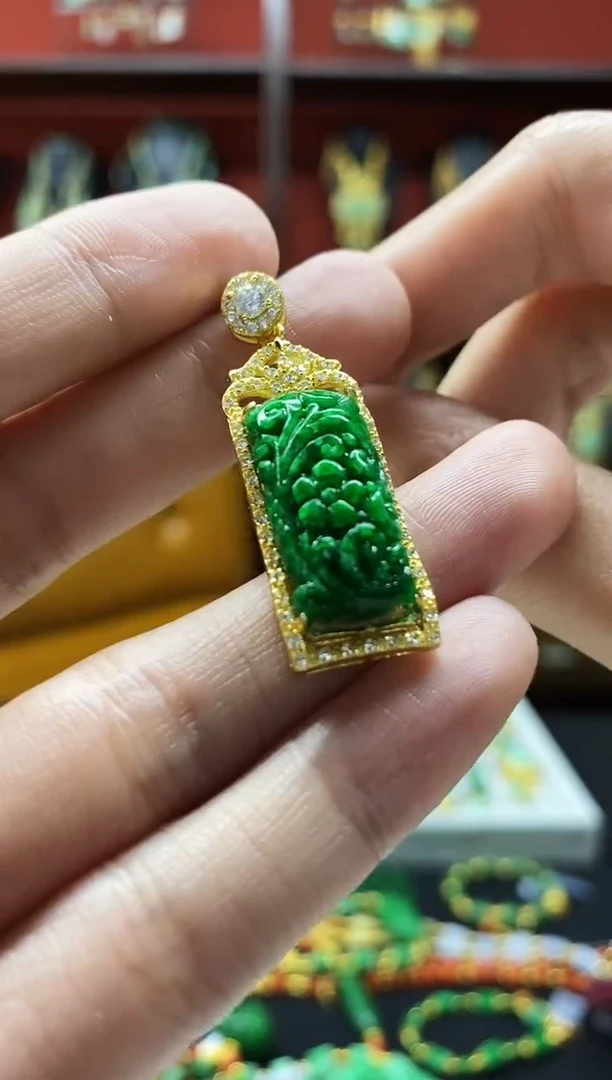 颈饰未镶嵌翡翠吊坠
