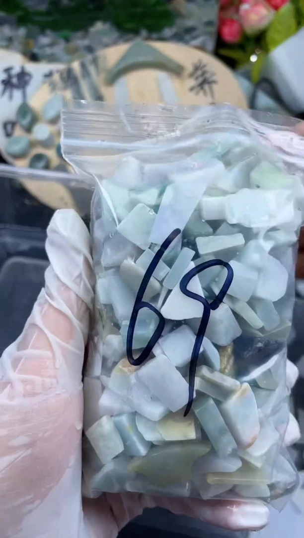 【闪购商品】翡翠颈饰未镶嵌天然翡翠小号500克69