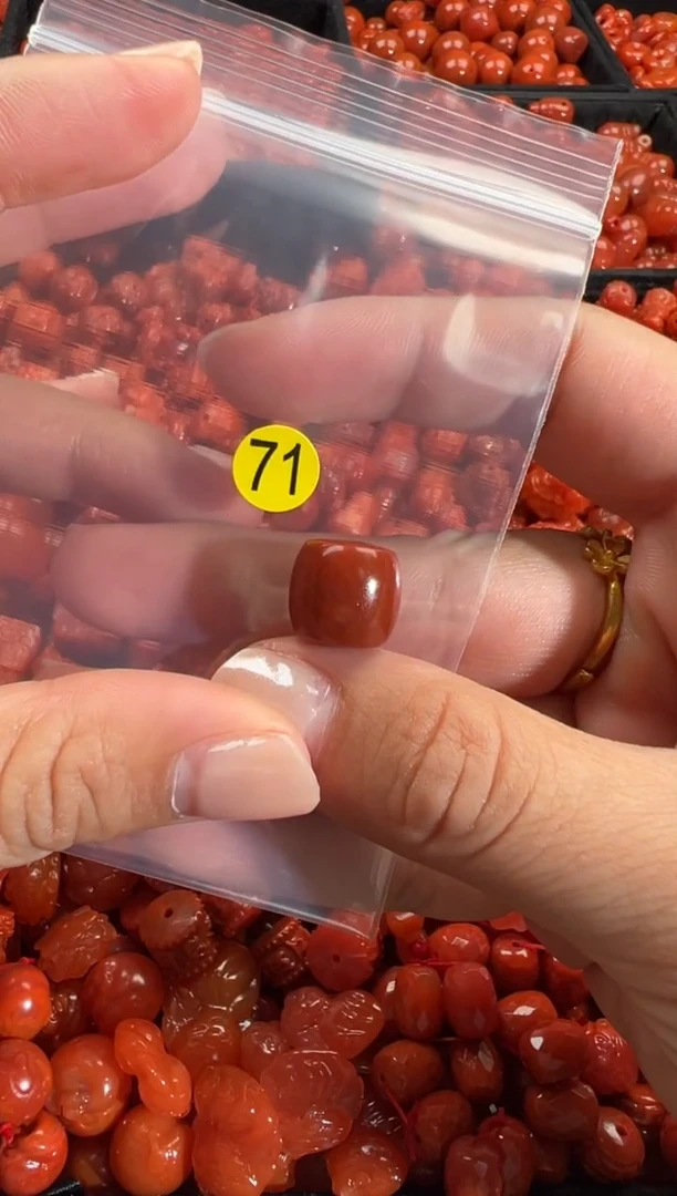 颈饰未镶嵌南红玛瑙1