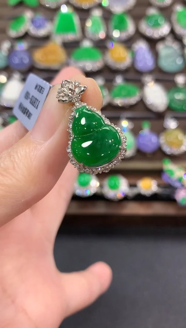 吊坠(不含链)18K金镶嵌翡翠冬日珠宝Q18