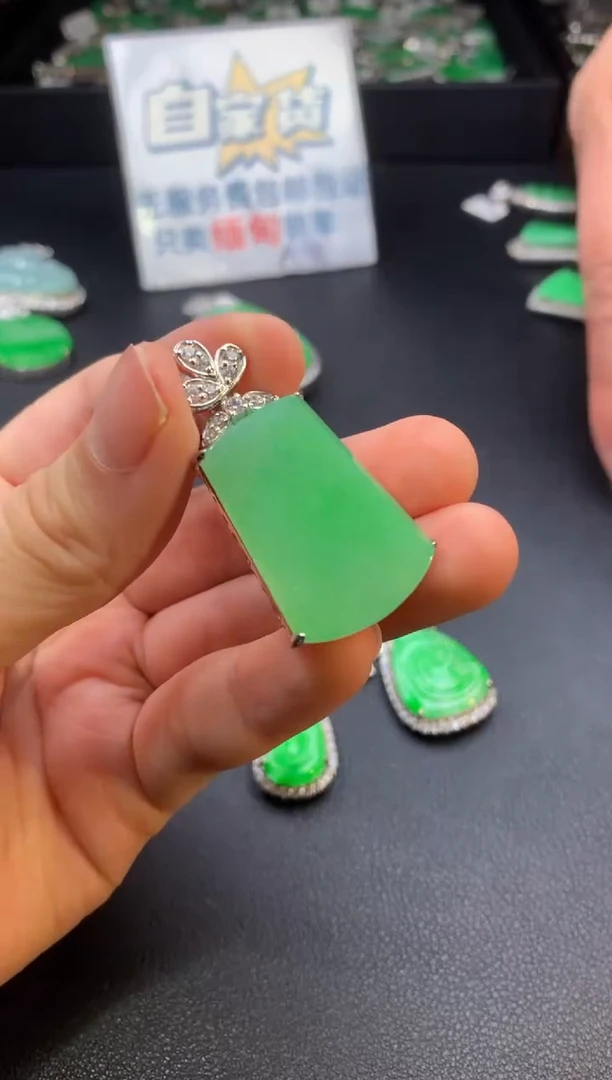 翡翠银S925镶嵌颈饰翡翠