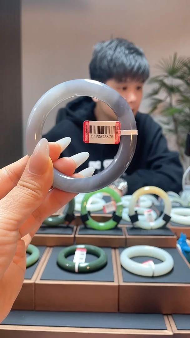 【闪购商品】和田玉手镯未镶嵌57烟紫半山水190623678