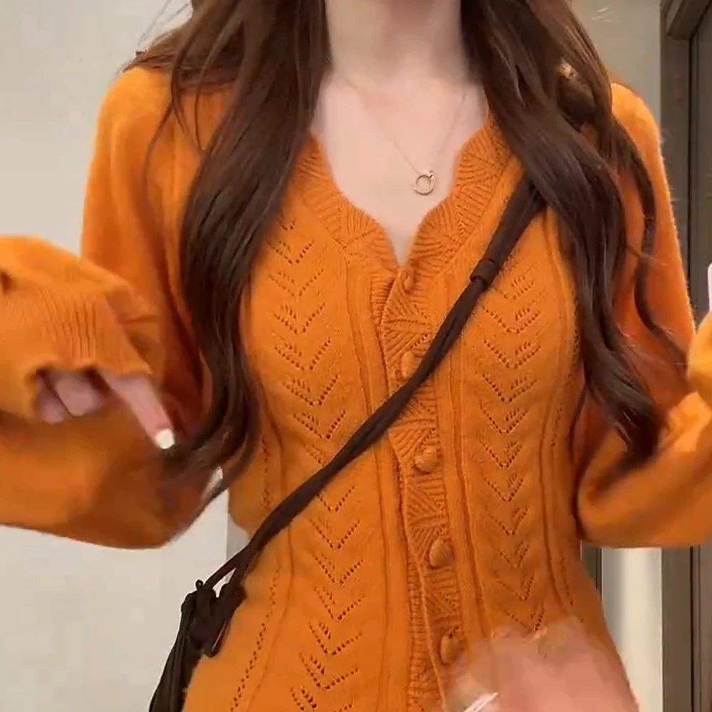 早秋复古镂空V领小众显瘦外搭上衣毛针织开衫女C5901