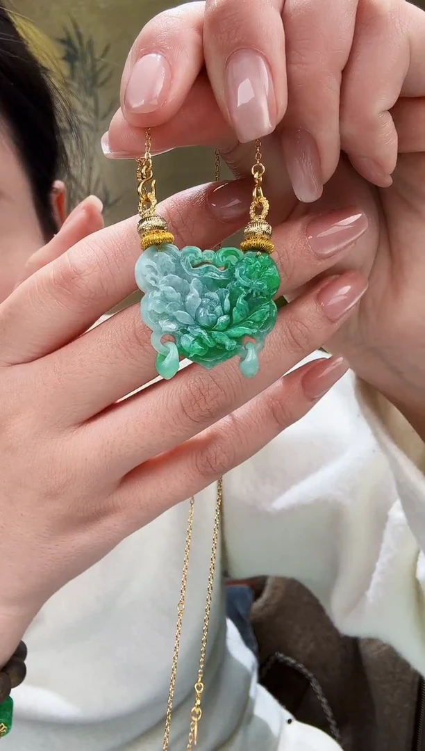 颈饰未镶嵌翡翠吊坠