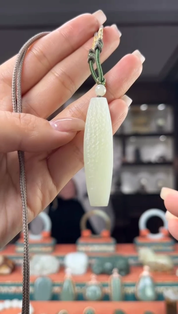 颈饰未镶嵌和田玉佩佩