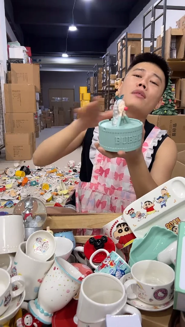 瓷片绿色泡泡女孩烟灰缸