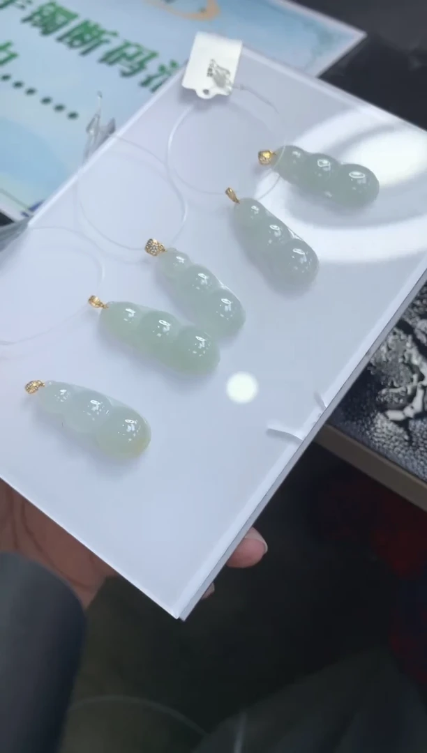 【闪购商品】翡翠颈饰18K金镶嵌G012V0128085多样性发一豆子