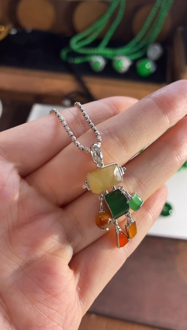 吊坠(不含链)18K金镶嵌翡翠吊坠