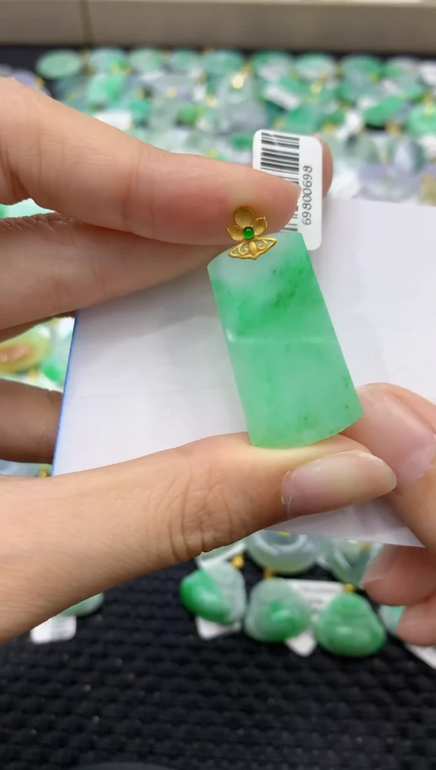 颈饰18K金镶嵌翡翠天然缅甸翡翠A货