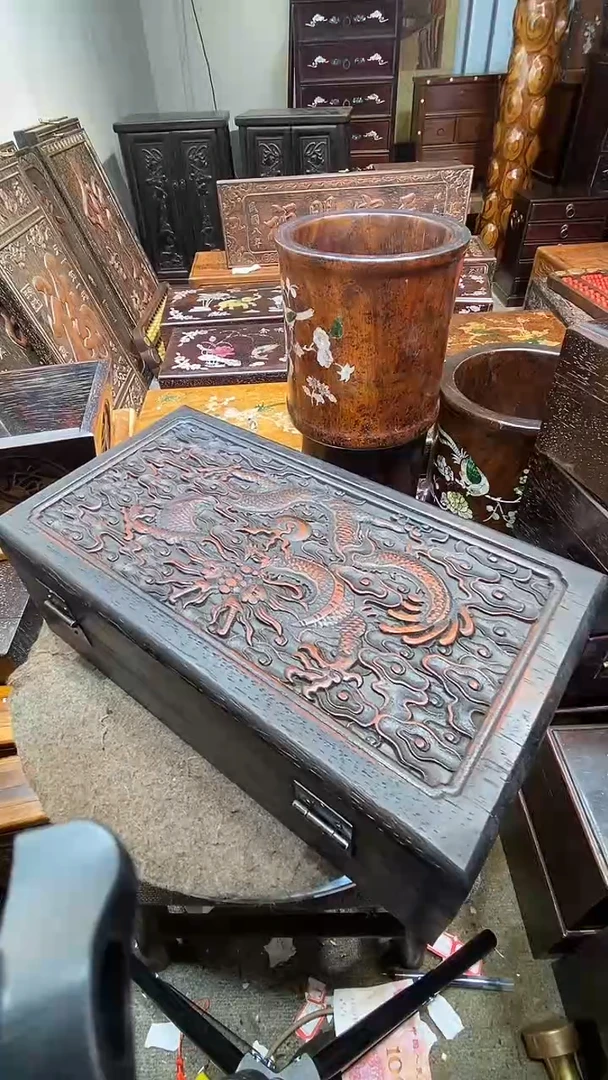 木木雕款红**蒋大盒子一个